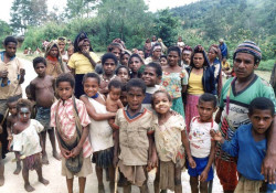 61 Group of people thrilled  to see a cyclist 800