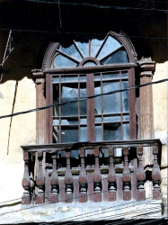 16 Window balcony in Panama 800