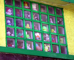 7 Window decorations in Honduras 800