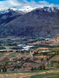 49 Mountain panarama in New Zealand 800
