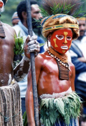 90 Young painted warrior in Mt. Hagen 800