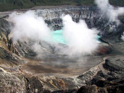 14 The crater of Volcan Poas in Costa Rica 800