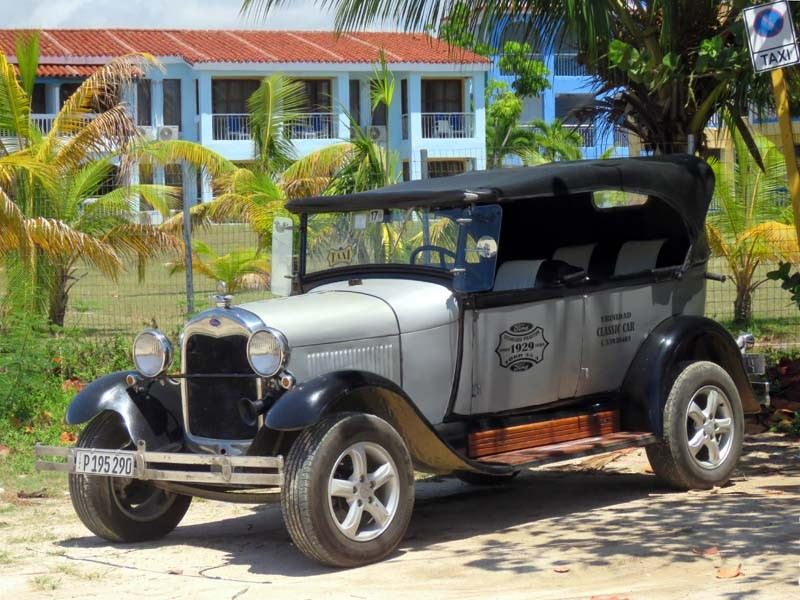 1929 Ford Taxi at the beach in Trinidad 2 800