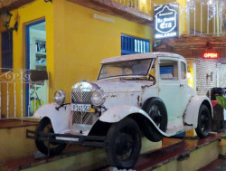 1930 s classic american car in trinidad restuarant 800