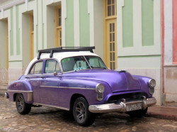 1951 oldsmobile in trinidad  cuba 800