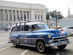 1952 Chevrolet Styleline Deluxe Station Wagon in Havana 2 800