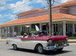 1957 ford fairlaine taxi serving vinales 800
