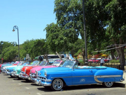 classic convertible taxis in havana 800