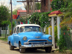 1952 chevy deluxe parked in vinales 800