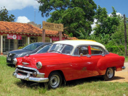 1953 chevy sedan at mogote cafe in vinales 800