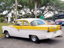 1955 ford fairlaine in vinales 800
