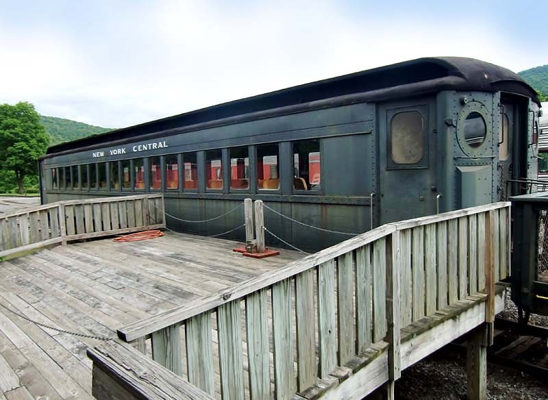 boarding platform for the new york central 800
