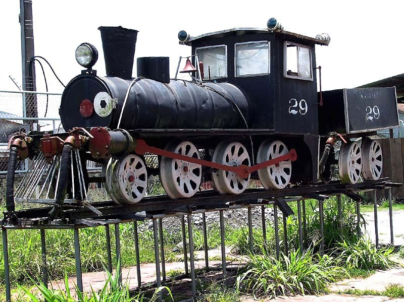 10 old retired steam locomotive in costa rica 800