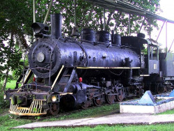 11 old steam locomotive on display in the philippines 800