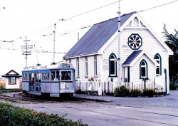 15a trolley making its rounds in dunedin  new zealand 800
