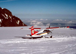 landing on a glacier in new zealand 800