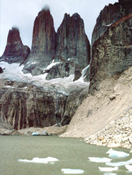 30 glaceir at the foot of the three towers of paine in chile 800