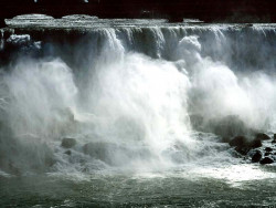 15 a section of niagara falls in new york 800