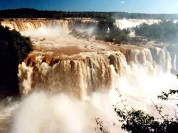 3 iguazu falls in brazil 800