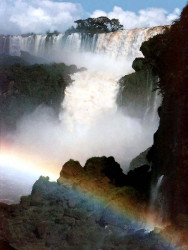 8 rainbows frequently appear in the floating mist of the falls 800
