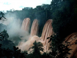 22 triplet falls at iguazu falls in brazil 800