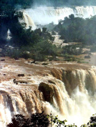 32 magnificent iguazu falls at the border of brazil and argentina 800