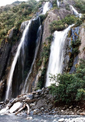 oceanside waterfall in costa rica 800