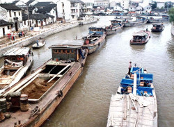 122 busy canal in suzhou  china 800