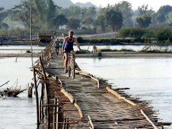 13 bamboo bridge crossing the mekong river in thailand 800