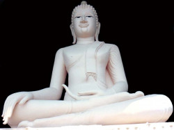 13 large statue of buddha in a cave in thailand 800