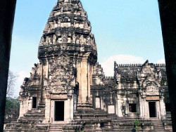 31 inside the pitsanulok buddhist complex in central thailand 800