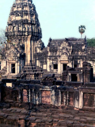 34 buddhist complex at pitsanulok  thailand 800