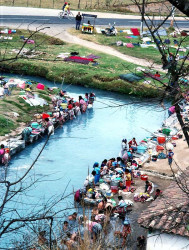 34 public laundry in guatemala near antigua 800