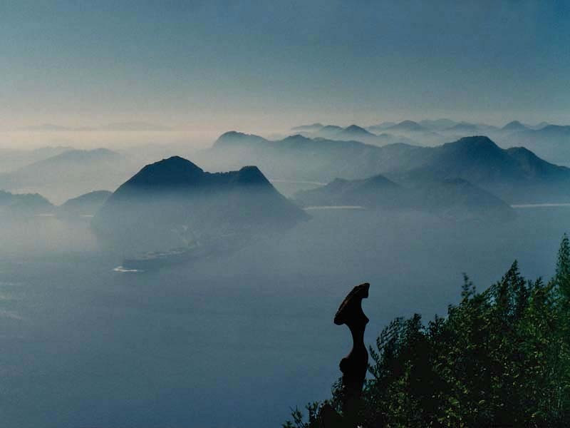 4 a misty south korean coastline 800