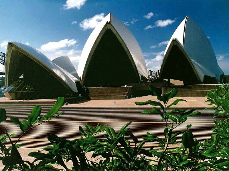 1 renown sydney opera house in the sydney harbor  australia 800
