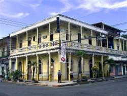 27 yellow corner building in puerto limon 800