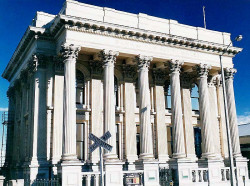 67 building in the historic section of dunedin  new zealand 800