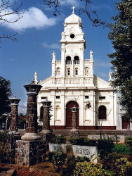 2 church in the center of granada  nicaragua 800