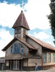 20 wooden church on the island of chiloe 800