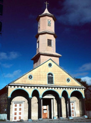 28 300 plus year old church on the island of chiloe 800