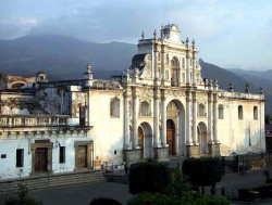 16 sun going down on the main cathedral of antigua 800
