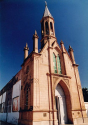 9 red cement block church in the streets of auckland 800