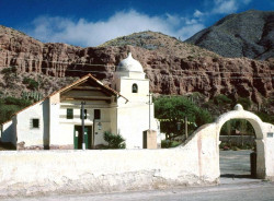4 adobe chapel in northern argentina 800