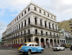 Boarded up Building in Havana 800