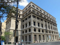 Building alongside the Coastal Raod in Havana 800