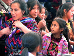 31 Like mother  like daughter in Panajchel central market 800