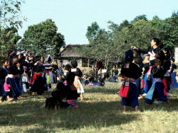 ball toss northern thailand 800