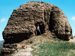 72 Skelton of a tower along the Great Wall 800