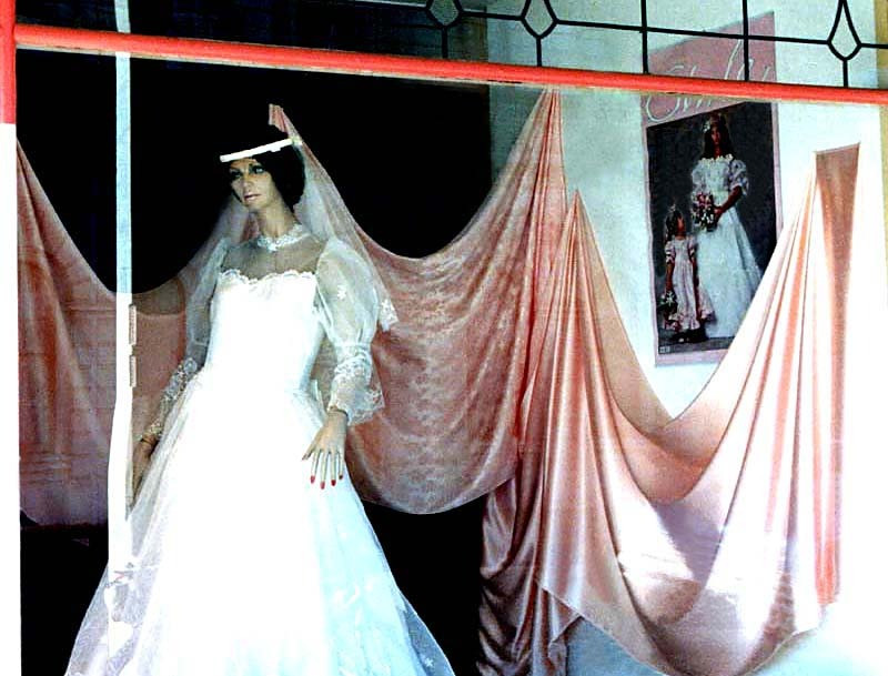 60 bridal shop window in concepcion  chile