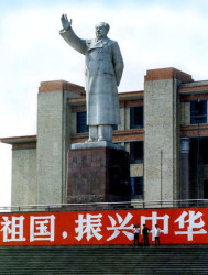 26 chairman mao statue in beijing  china